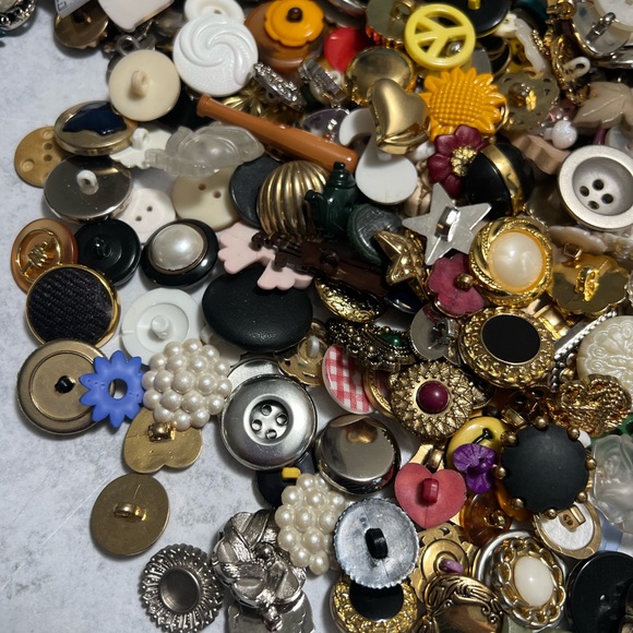 Source Unknown Assorted Button Collection - Multicolor - Picture 5 of 11
